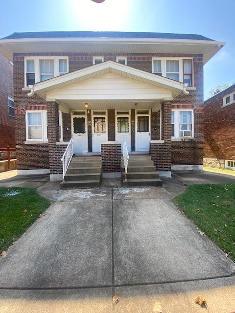 Building Photo - 5424 Rhodes Ave Unit 1F