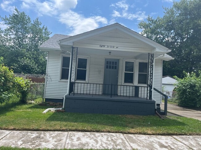 Building Photo - 8242 Maxwell Ave Rental