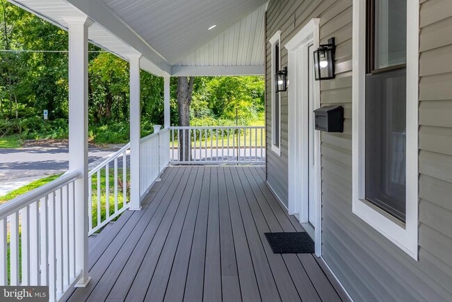 Photo - 3547 Finlaw Ave