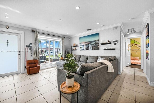 Photo - 740 N 73rd Ave House