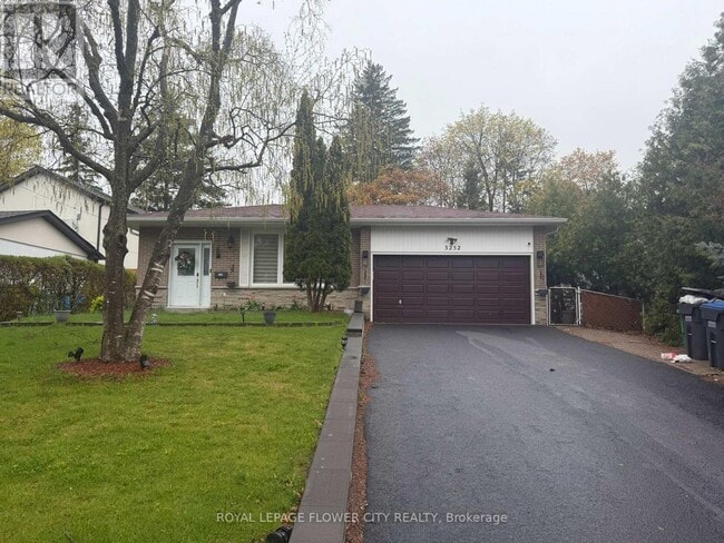 Photo - 3252 Flanagan Crescent