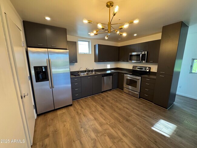 Photo - 1111 W University Dr Unidad 2013