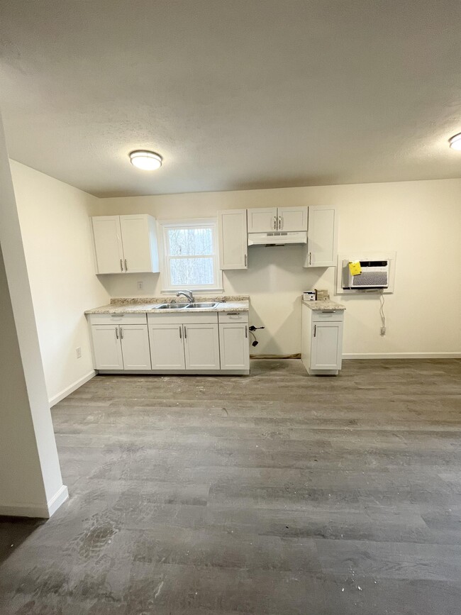 Building Photo - 143 Hughes Dr Rental