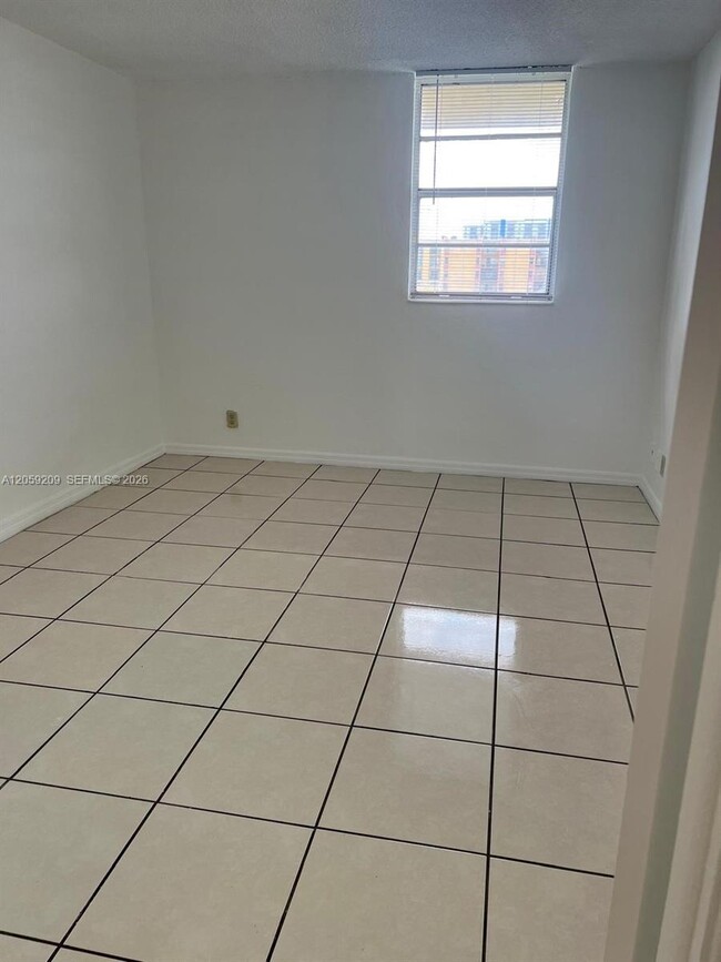 Photo - 801 NW 47th Ave Unidad W612