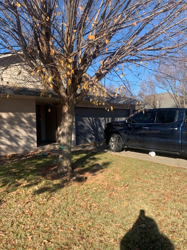 Photo - 517 Post Oak Ln