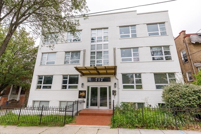 Building Photo - Fantastic Location Near Brightwood Park - ... Rental