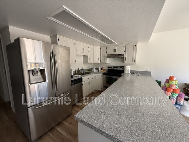 Building Photo - 1736 Sanders Dr