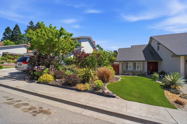 Photo - 6001 Castlebrook Dr