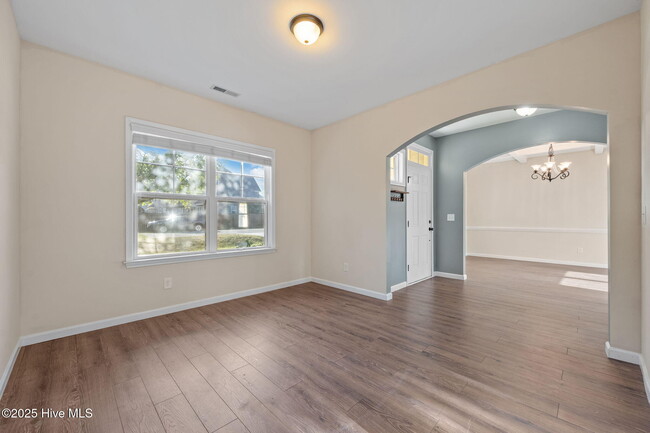 Photo - 711 Tuscarora Dr