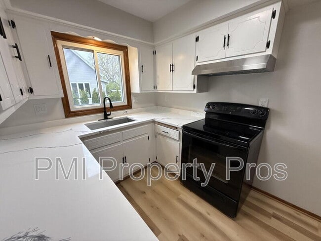 Photo - 8148 S 88th St