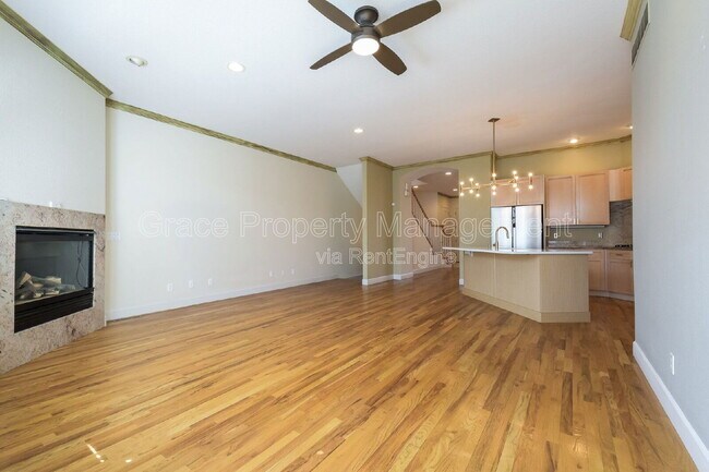 Photo - 566 Josephine St