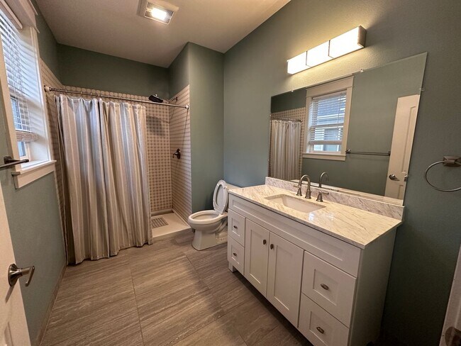 Photo - 162 Unit 243 Thorpe