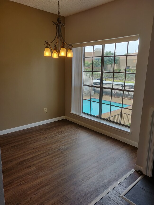 Dinning - 9747 Whitehurst Dr Unit 157