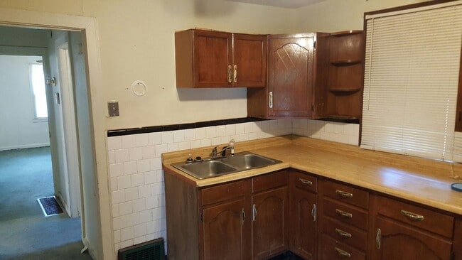 Photo - $1195.00 / 2br - 2 Bedroom Home in Jennings