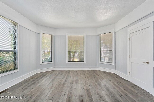 Photo - 2142 Park St
