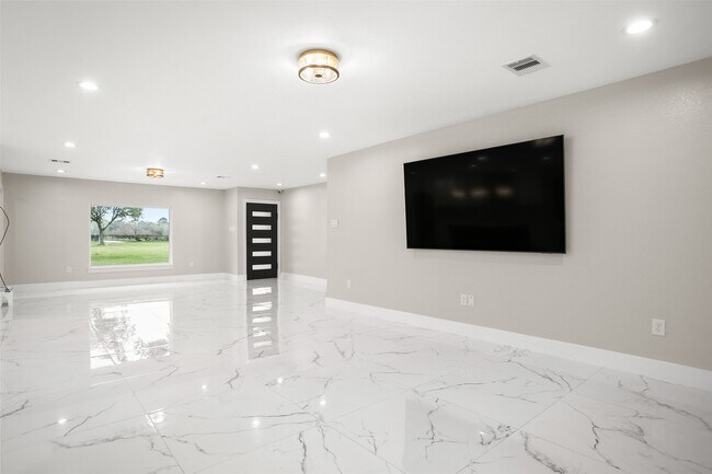 Photo - 4002 Dixie Farm Rd