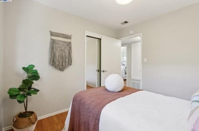 Photo - 915 Bucknam Ave