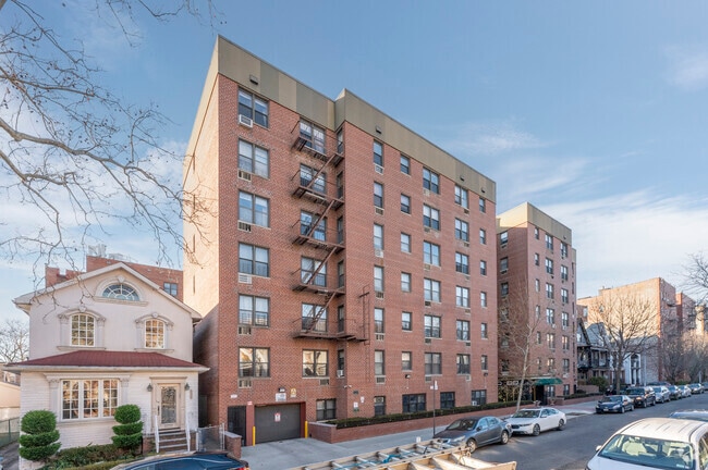 580 E 18th St - 1580 E 18th St