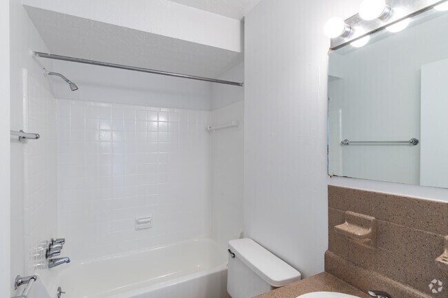 2BR, 1BA - 880SF