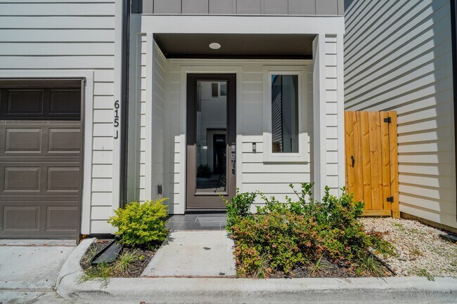Photo - 615 Northew St