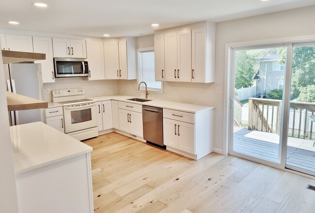 Photo - 3 Bed / 2-1/2 Bath Single Family Home