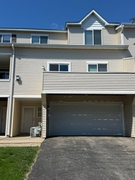 Photo - 6886 Meadow Grass Ln S