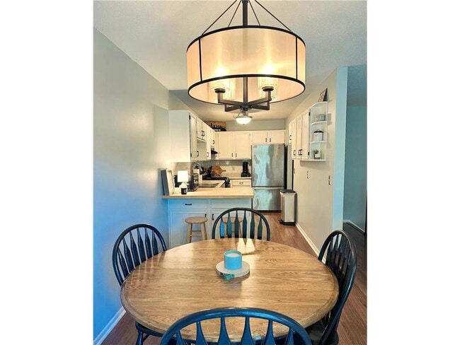 Photo - 7592 Zinnia Way N