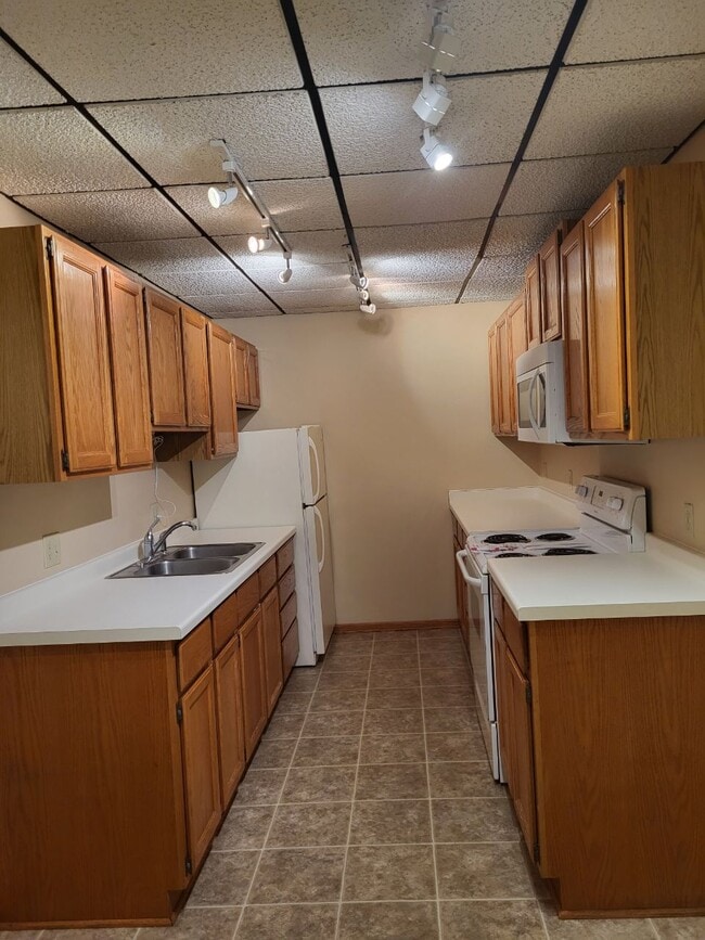 Building Photo - 1831 Parmenter St Unit 6