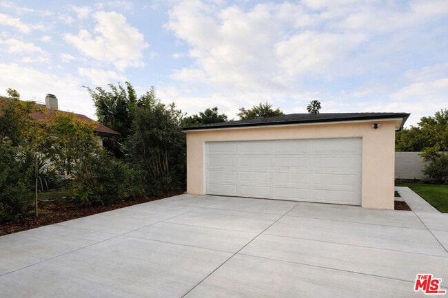 Photo - 15605 Berendo Ave
