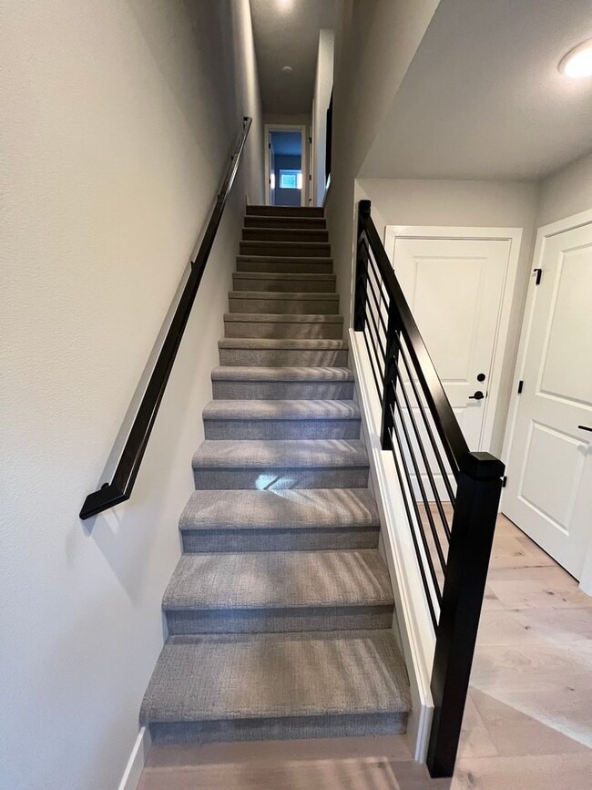 Photo - Modern 3Bed/2Bath PLUS 2 car garage Townhome in Bellevue!