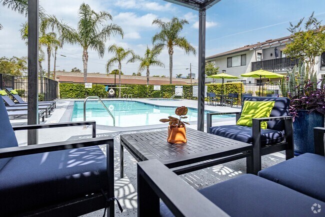 Harbor Cliff Apartments