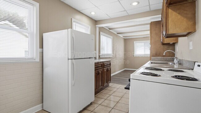 Photo - 1511 E Harry Ave