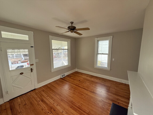 Photo - 49 Lynwood Ave