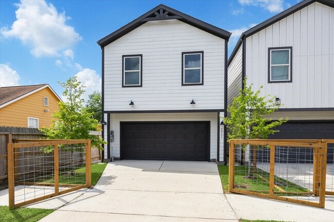 Building Photo - 2015 Brackenridge St Rental