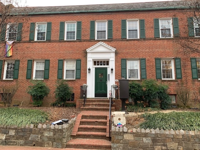 Building Photo - 909 E St SE Unit 8