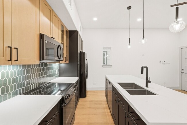 Building Photo - 9819 Turnbow St Unit C