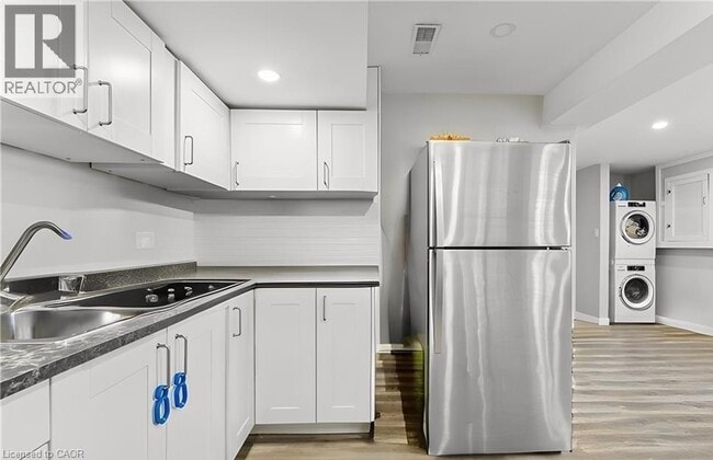 Photo - 203 Commercial St