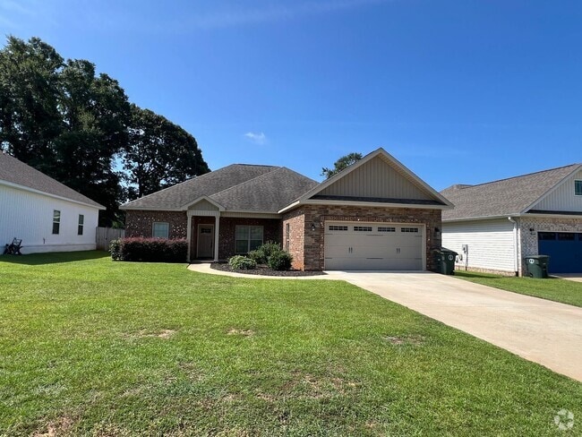 Building Photo - Available Now! Rental