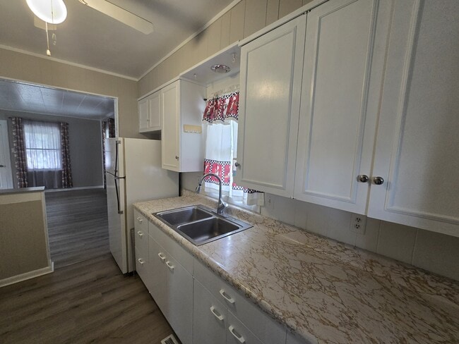 Photo - 1124 Kern St