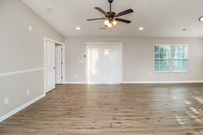 Photo - 5874 Mahogany Pl SW