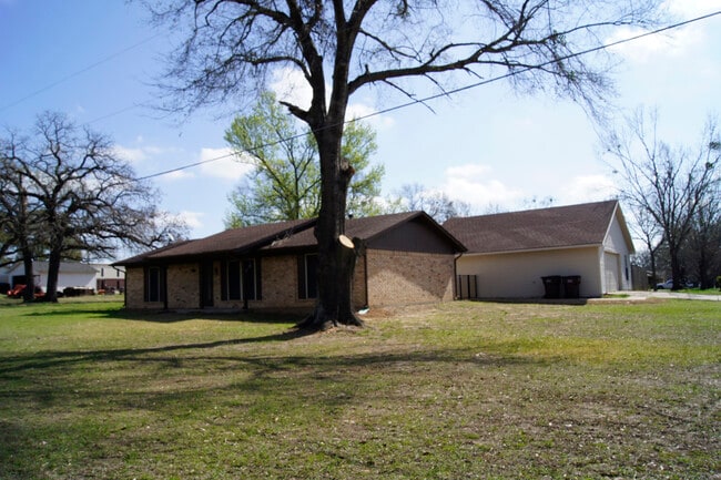 Photo - 320 Cherry Creek Ln