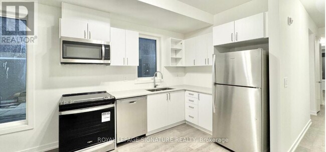 Photo - 1650 Victoria Park Ave