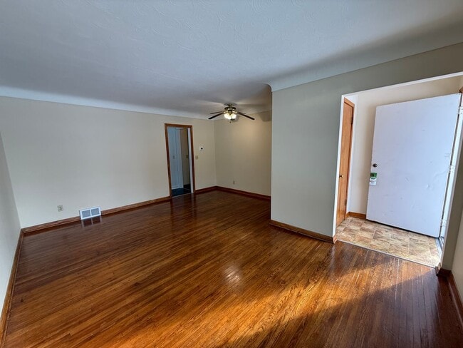 Photo - 1954-1956 Hazelwood St Unit 1954