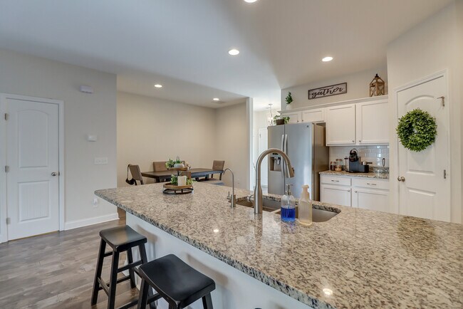 Photo - 413 Ferguson Ln