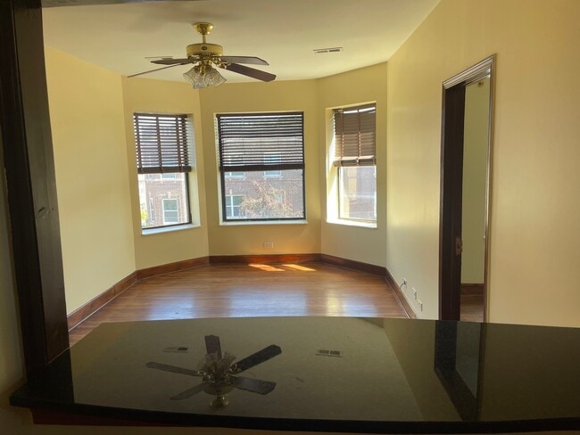 Building Photo - 4922 N Kedzie Ave Unit 3E Rental