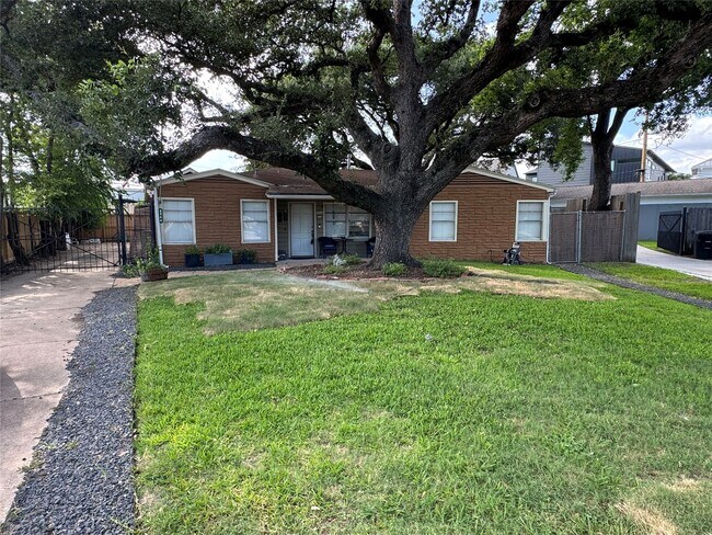 Photo - 6944 Burgess St