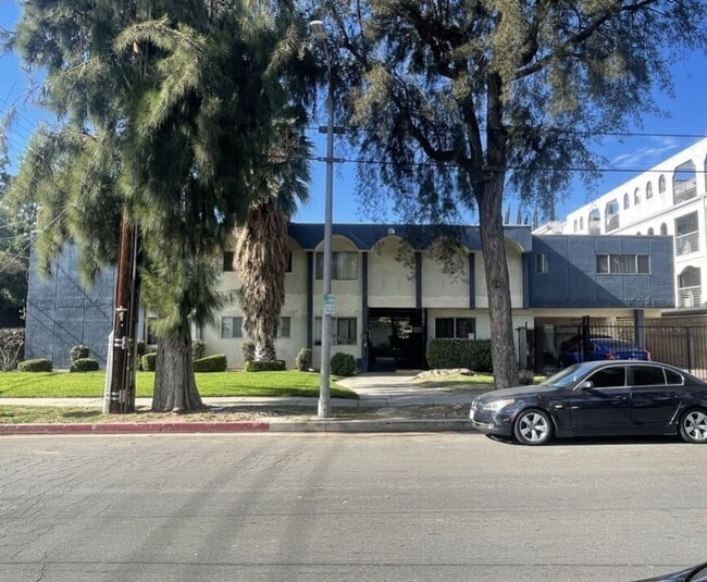 Building Photo - 6809 Baird Ave Unit 16