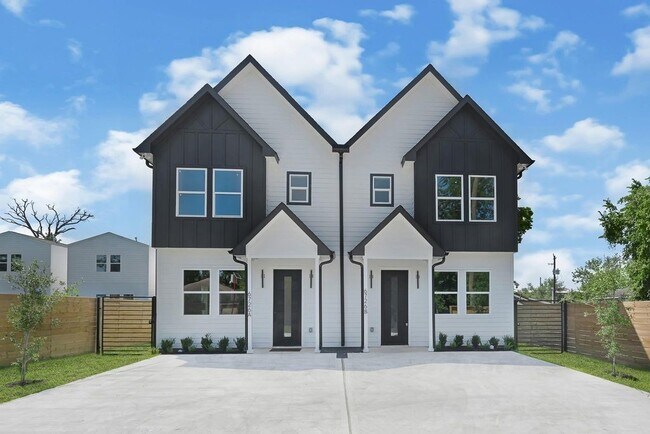 Building Photo - 6726 Dumble St Unit A