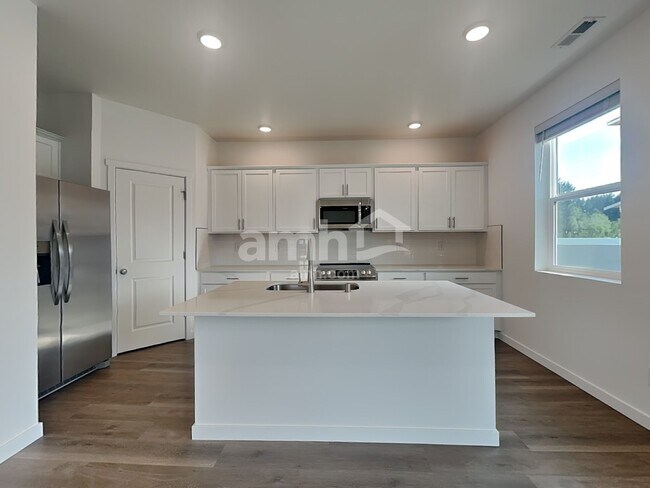Photo - 5342 Turnstone St SE