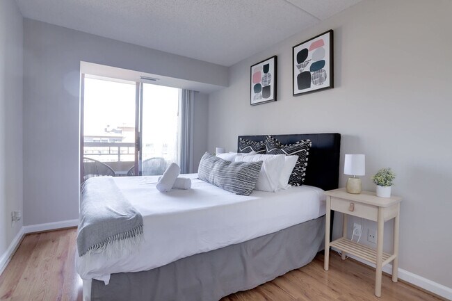 Photo - 401 12th St S Unit FL16-ID1038988P